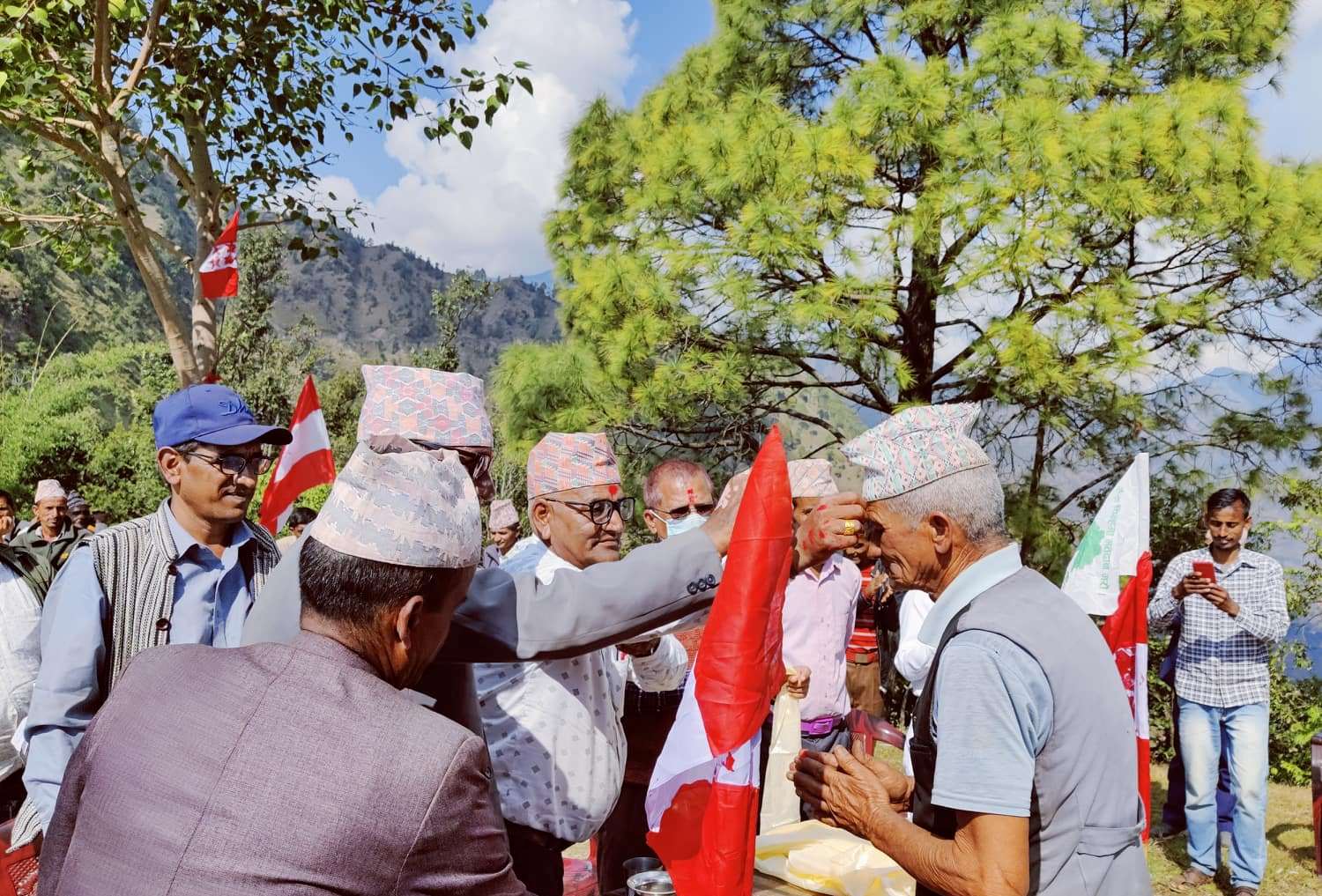 दार्चुलाको शैल्यशिखरमा कांग्रेसको शुभकामना आदानप्रदान कार्यक्रम, २८ जना कांग्रेसमा प्रवेश 